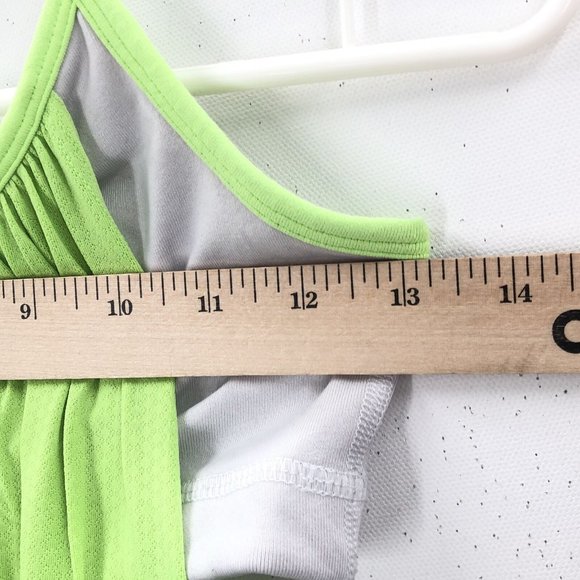 Lululemon No Limits Green Sleeveless Pullover Built In Bra Camisole Tank Size 4 - Picture 2 of 7